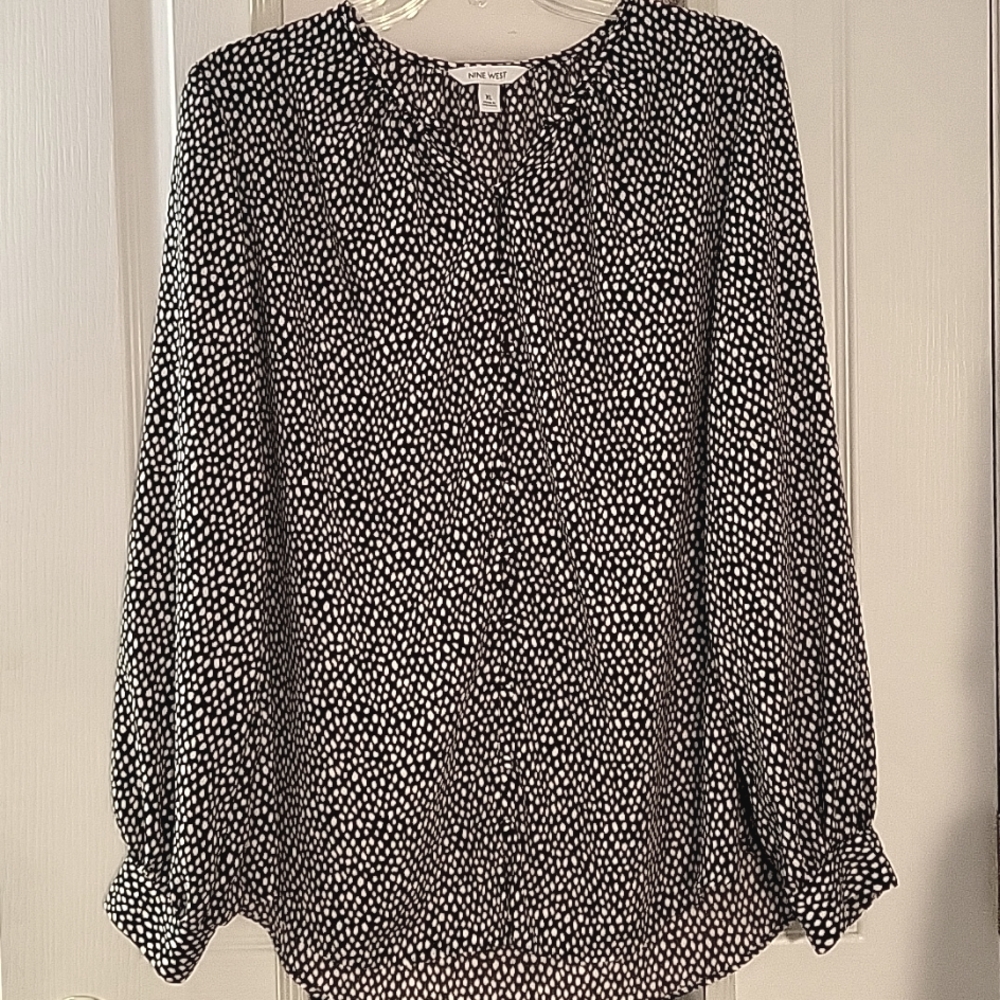 Super Cute Nine West blouse